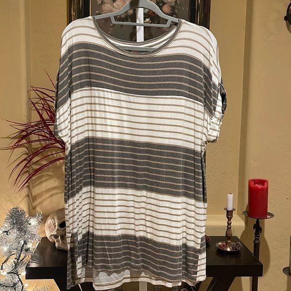 LuLaRoe Tops - No.023 Effortless Elegance with the LuLaRoe Top
